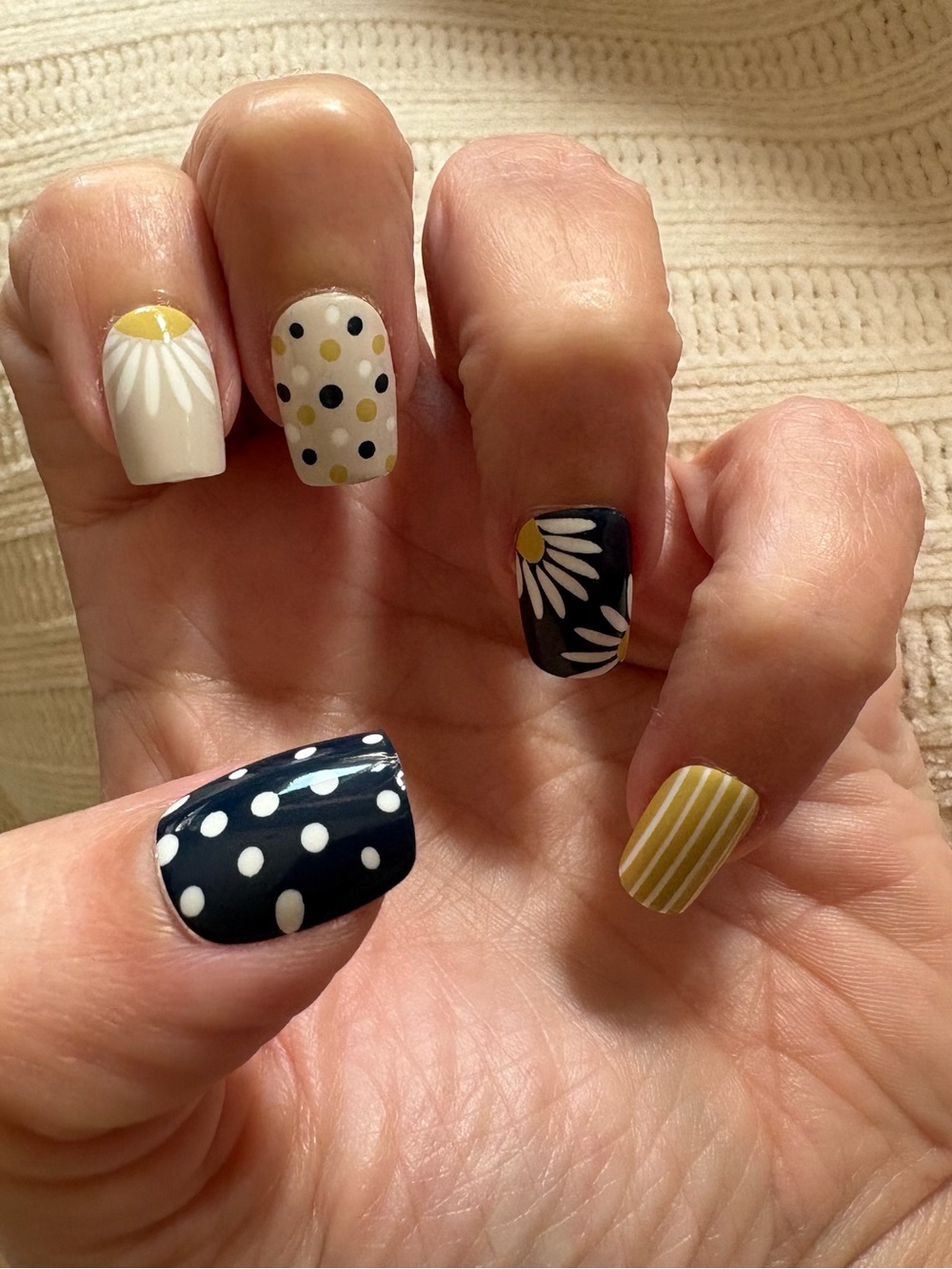 Curvlife Daisy & Polka Dot Navy Yellow White Press-On Nails